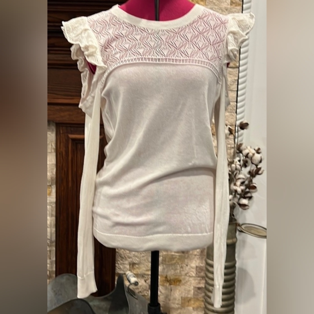 🌕 HINGE Cream Cold Shoulder Sweater Size M EUC